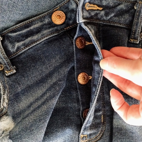 American Eagle 14 Factory Distressed Button Fly - Picture 9 of 9